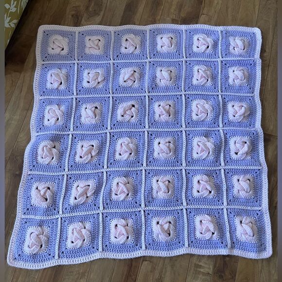 Handmade crochet baby blanket - Picture 1 of 2